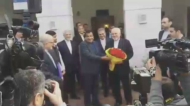 دیدار ظریف با وزیر حمل و نقل هند
