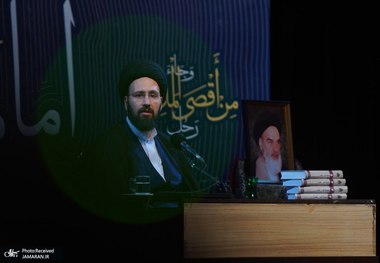 سید علی خمینی: از آرمان انقلاب اسلامی هنوز دفاع می‌کنیم/ امام با تمام وجود مؤمن به مردم بود/ اسلام و انقلابی عرضه نکنید که از ارکان اصلی خالی باشد/ حوادث سال‌های اخیر به جامعه دینی و مذهبی ما تلنگر زد