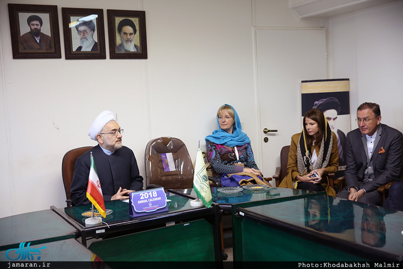 دیدار  گردشگران آلمانی و اتریشی با حجت الاسلام والمسلمین دکتر مقدم 