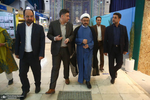 بازدید سرپرست موسسه تنظیم و نشر آثار حضرت امام خمینی(ره) از نمایشگاه کتاب