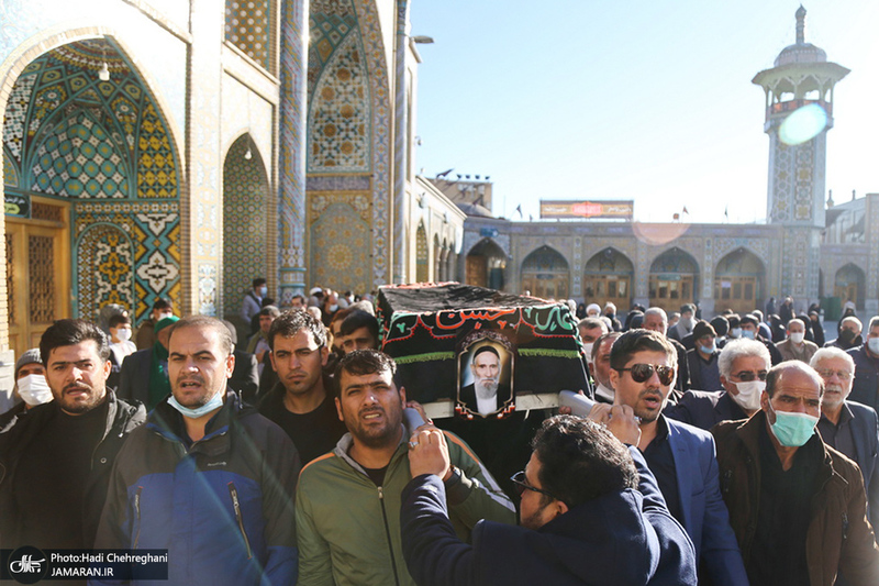 مراسم تشییع مرحوم حاج عیسی جعفری خادم امام خمینی (ره) در حرم حضرت معصومه (س)