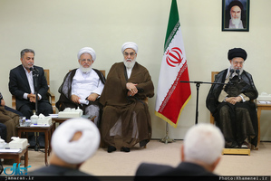 دیدار دست‌اندرکاران کنگره مرحوم آیت‌الله حاج شیخ غلامرضا یزدی (فقیه خراسانی) با رهبر معظم انقلاب