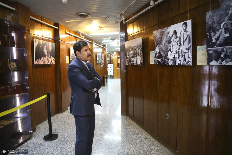 بازدید عبدالکریم حسین‌زاده، معاون امور توسعه روستایی و مناطق محروم کشور  از بیت امام خمینی (س) در جماران