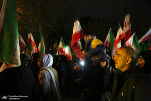 حركت دسته مردمى پرچمداران ايران به مناسبت روز جمهوری اسلامی ایران