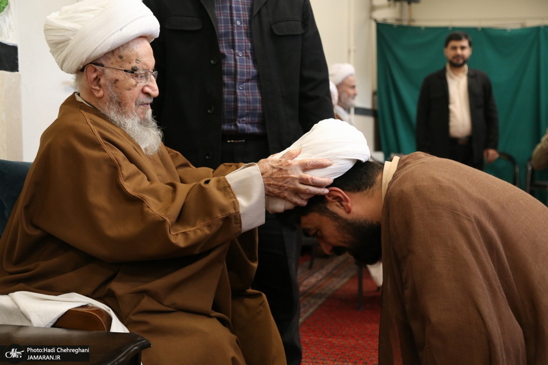 عمامه گذاری طلاب توسط مراجع عظام تقلید در روز میلاد امام علی (ع)‎