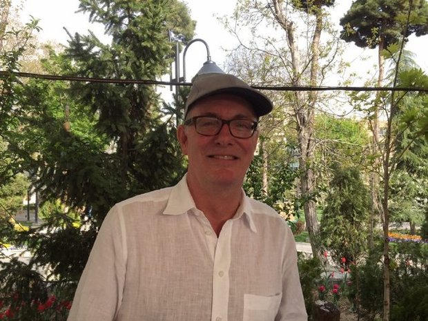 گفت‌وگو با یک مسافر سوئدی که زبانش آواز است