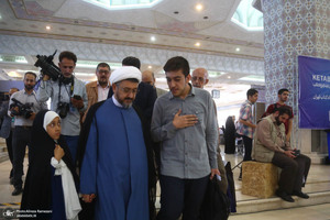 بازدید سرپرست موسسه تنظیم و نشر آثار حضرت امام خمینی(ره) از نمایشگاه کتاب