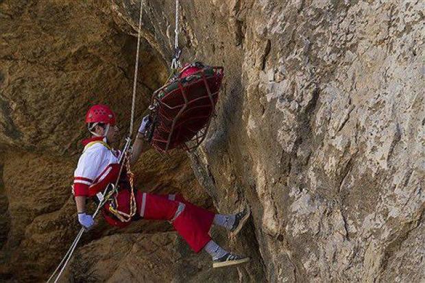 زوج تهرانی گرفتار در تنگه شیرز کوهدشت نجات یافتند