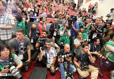 اتوبوس خبرنگاران ایرانی در روسیه خراب شد!