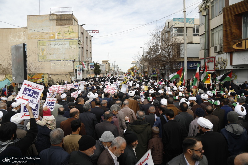 راهپیمایی نمازگزاران قمی‎ در محکومیت جنایت تروریستی کرمان