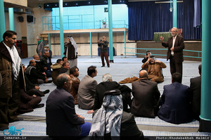 بازدید جمعی از مردم شهر بصره عراق از بیت امام خمینی(س) در جماران