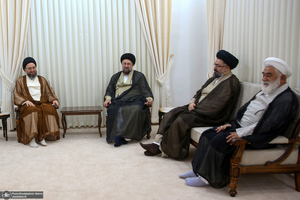 ادای احترام سید عمار حکیم به حضرت امام خمینی (س)