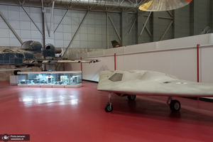 بازدید میهمانان خارجی مراسم بزرگداشت امام خمینی (س) از نمایشگاه دستاوردهای هوافضای سپاه