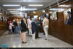 بازدید گردشگران خارجی از کشور پرتغال از بیت امام خمینی (س) از جماران