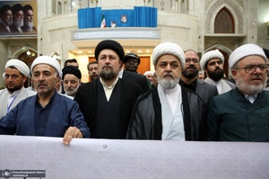 ادای احترام مهمانان خارجی کنفرانس وحدت اسلامی به مقام شامخ حضرت امام خمینی (س)