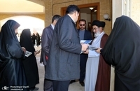 جمعی از شرکت کنندگان در کارگاه مدارس شاهد از بیت تاریخی امام در خمین بازدید کردند
