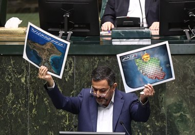 تصویر جزیره اپستین در دستان نماینده مجلس 