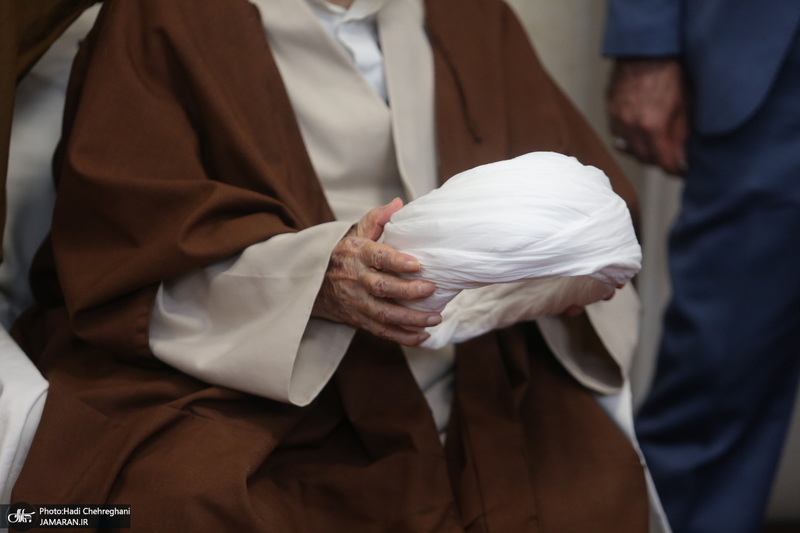 عمامه گذاری طلاب در روز عید مبعث توسط مراجع عظام تقلید‎‎