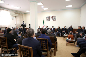 دیدارمدیران و جمعی از اعضای تحریه موسسه مطبوعاتی ایران و خبرگزاری ایرنا با سید حسن خمینی