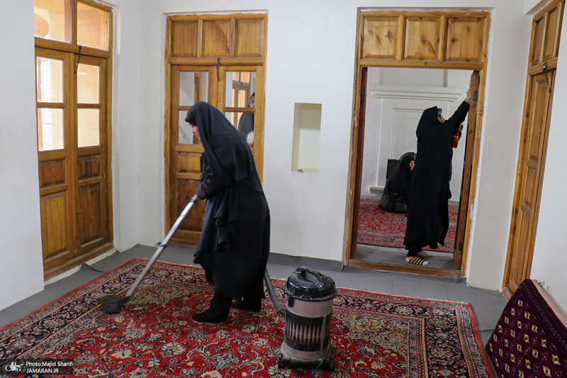 آذین بندی بیت تاریخی امام خمینی به مناسبت دهه فجر انقلاب