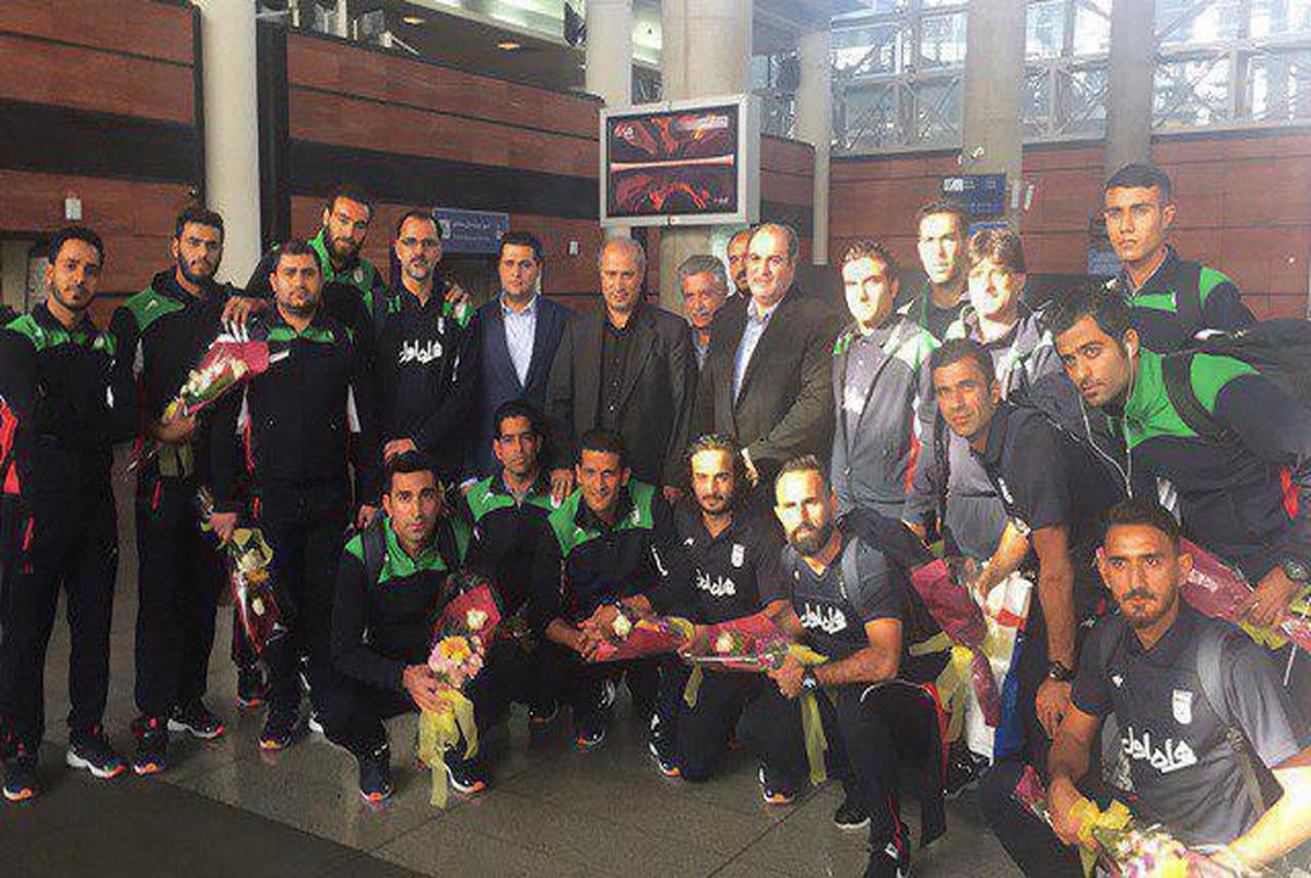 ملی پوشان فوتبال ساحلی به تهران بازگشتند+ عکس