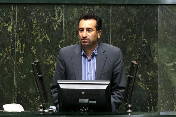 انتقاد دبیر کمیسیون اجتماعی مجلس از پلیس به خاطر تعلل در صدور گواهینامه موتورسیکلت زنان: باید تصمیمات عقلانی و غیرجناحی برای بهبود زندگی مردم بگیریم/ زنان سال‌هاست در شهرهای مختلف از موتورسیکلت استفاده می‌کنند/صدور گواهینامه زنان یک مطالبه عمومی است