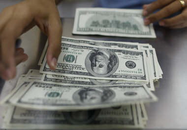 نرخ دلار افزایش و نرخ یورو کاهش یافت