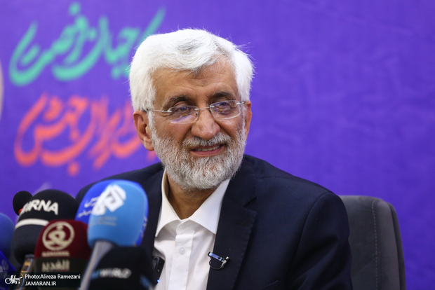 سعید جلیلی: اینکه عده‌ای بگویند رشد بالاتر از ۳.۵ درصد امکان پذیر نیست، تقویت دولت نیست/ دولت قوی، آن دولتی است که رشد هشت درصد را محقق کند/ غرب پس از ۱۲ روز {جنگ} به اشتباه خود پی برد/ وحدت ملت ایران زیر چتر ولایت، قدرت بزرگی را به ارمغان آورده است