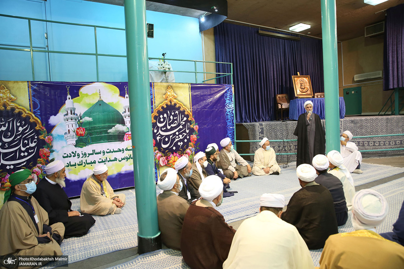بازدید جمعی از امامان جمعه، روحانیون، علما، فضلا و مدرسین حوزه های علمیه اهل تسنن از جماران