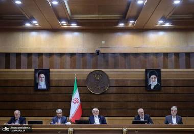 جلسه نظارت بر برنامه هفتم پیشرفت و ارائه گزارش عملکرد سال اول برنامه/ عارف: عملکرد خوب دستگاه‌ها در اجرای سال اول برنامه هفتم باید پیگیری شود/ جامعه در پرداخت مالیات نباید احساس ظلم کند