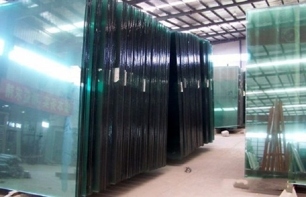 افتتاح طرح تولید شیشه فوق شفاف در تاکستان