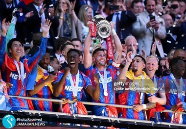 عکس و ویدیوی اهدای کاپ قهرمانی تاریخی کریستال پالاس در جام حذفی انگلیس