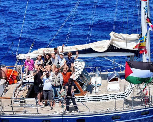 اسرائیل به کشتی کمک رسان برای غزه اخطار داد + عکس