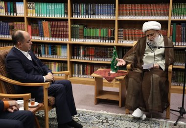 آیت‌الله کریمی‌جهرمی: خدمت صادقانه دولت به مردم مایه امید و نشاط جامعه است