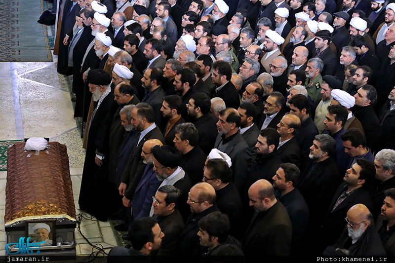اقامه نماز رهبر معظم انقلاب بر پیکر حجت‌الاسلام والمسلمین هاشمی رفسنجانی