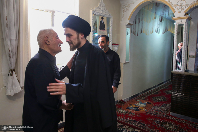 حضور سید احمد خمینی در منزل شهید مصطفی عزیزی در شهر بروجرد