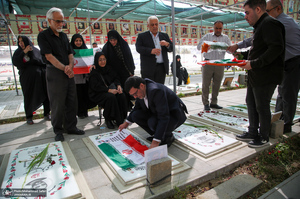 ادای احترام ورزشکاران و قهرمانان پارالمپیکی ایران به مقام شامخ شهدا