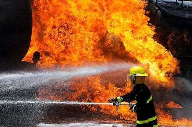 آتش سوزی ساختمان مسکونی در تهران یک کشته و 10 نجات یافته داشت