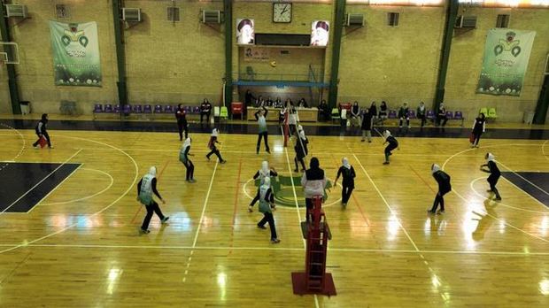 ذوب آهن صدرنشین لیگ والیبال باقی ماند
