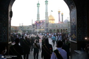 پیاده روی خادمان حرم کریمه اهل بیت(ع) در شب ولادت امام رضا(ع)