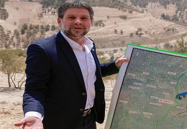 سخنان وزیر دارایی رژیم صهیونیستی درباره تقسیم غزه با ترامپ/ طرحی روی میز رییس جمهور آمریکاست