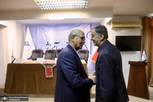 نشست (از مقاومت تا مذاکره)