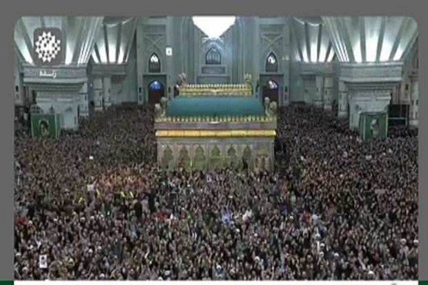 Leader says US decline in world affected by Imam Khomeini