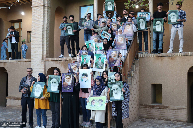 بازدید جمعی از دانشجویان خارجی دانشگاه علوم پزشکی اراک از بیت و زادگاه حضرت امام خمینی (س)