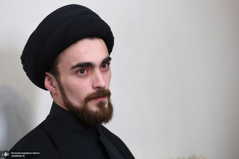 حضور سید احمد خمینی در منزل شهید مصطفی عزیزی در شهر بروجرد