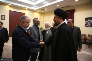 دیداررئیس و جمعی از کارکنان بنیاد مستضعفان با سید حسن خمینی