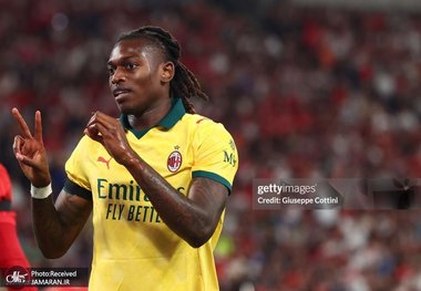 عکس| ادای احترام بازیکن میلان به هموطن فقیدش