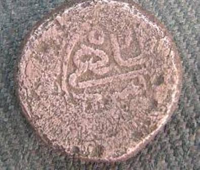 کشف 20 قطعه سکه تاریخی از قاچاقچیان اشیاء عتیقه در نهاوند