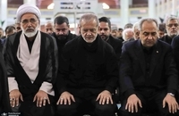 حضور پزشکیان در نماز ظهر عاشورا در مصلی امام خمینی(ره) تبریز (1)