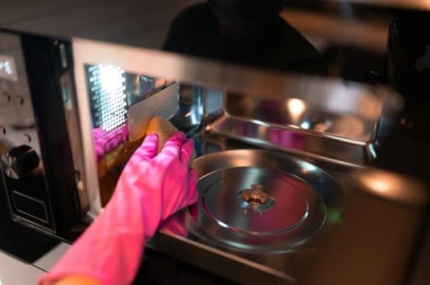 از بین بردن بوی بد مایکروفر با چند روش ساده